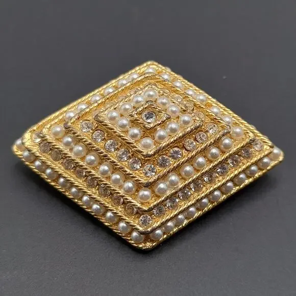 Vintage Rhinestone Faux Pearl Diamond Shaped Brooch Gold Tone Pin - 2 1/4 Inches - Picture 10 of 10